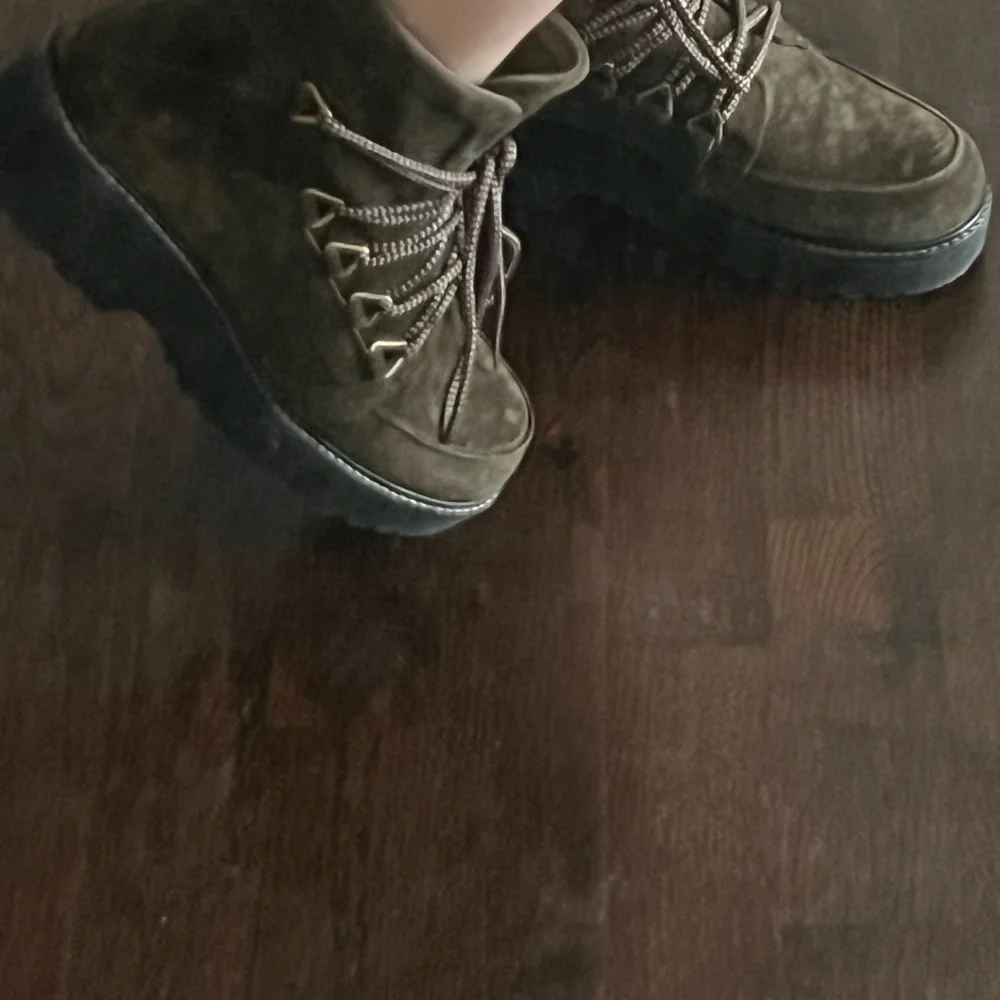 Stuart Weitzman Below Deck Ankle Chunky Lace Up Platform Hiking Boots Size 9 - Picture 7 of 7